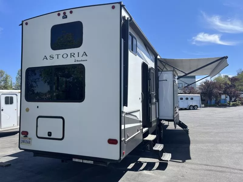 used Horse Trailers Dutchmen RV  for sale, in Auburn, CA Thumbnail 4