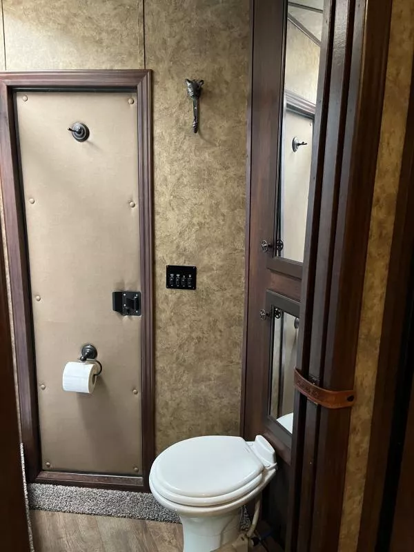 used Horse Trailers Exiss Trailers  for sale, in Auburn, CA Thumbnail 8