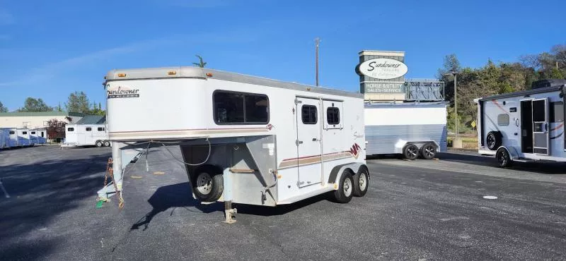 1998 Sundowner Trailers GN 2H 727 VALUELITE Horse Trailer