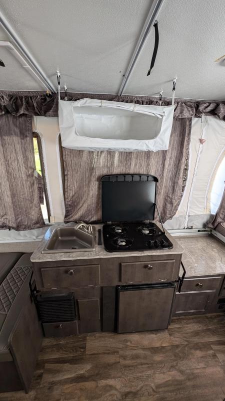 used Travel Trailers Rockwood Rockwood Freedom for sale, in Pinckney, MI Thumbnail 6
