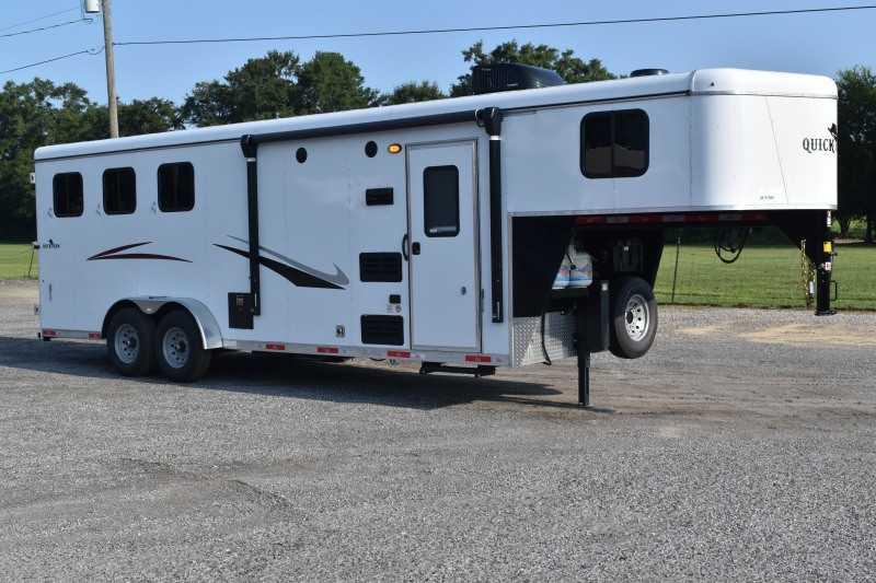 2022 Bison Trailers QUICK DRAW 7308 Horse Trailer Near Me