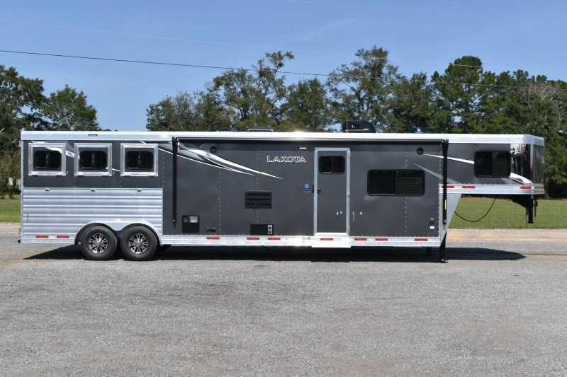2022 Lakota Charger 8417SRBBLQ Horse Trailer 2022 Lakota Charger 8417SRBBLQ Horse Trailer