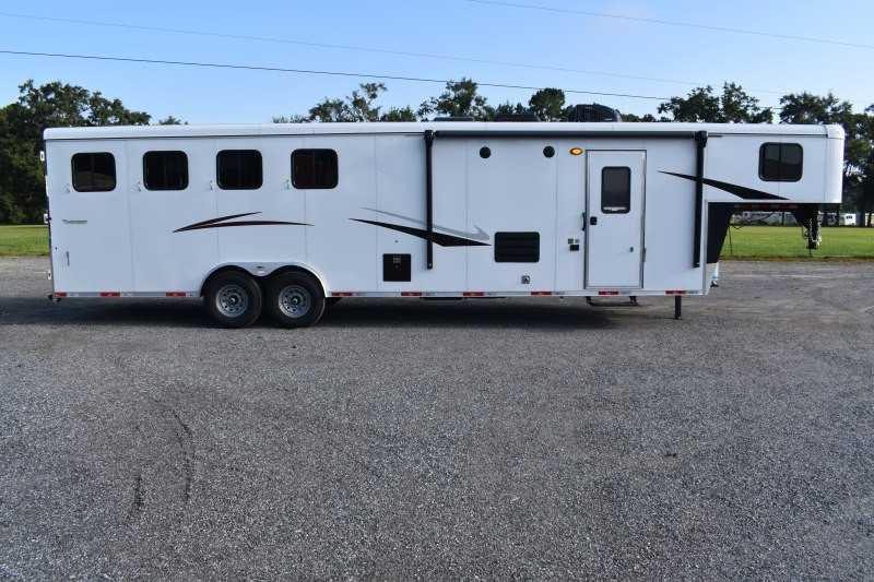 2022 Bison Trailers Ricochet 8411B Horse Trailer 2022 Bison Trailers Ricochet 8411B Horse Trailer