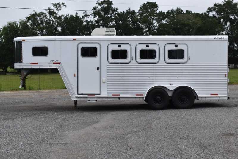 2002 Exiss Trailers XT208LQ Horse Trailer 2002 Exiss Trailers XT208LQ Horse Trailer