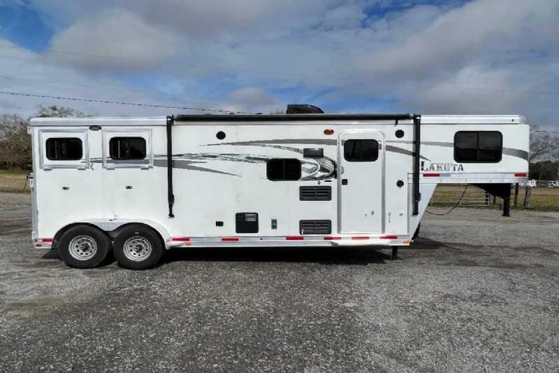 2017 Lakota 7209LQ Charger Horse Trailer 2017 Lakota 7209LQ Charger Horse Trailer