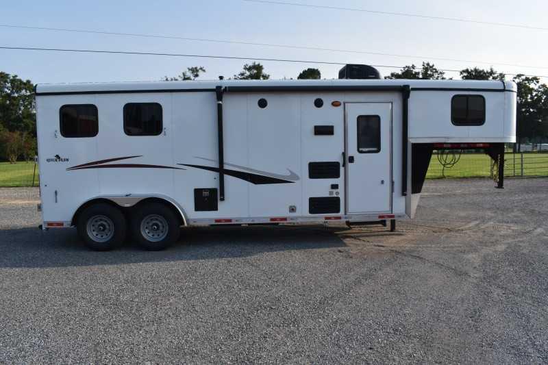 2022 Bison Trailers QUICK DRAW 7208 Horse Trailer 2022 Bison Trailers QUICK DRAW 7208 Horse Trailer