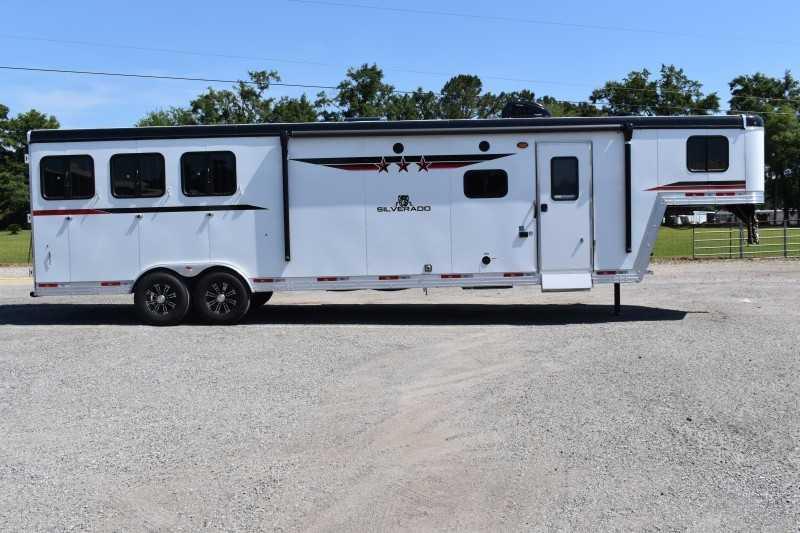 2023 Bison Trailers Desperado 8313GBSO Horse Trailer 2023 Bison Trailers Desperado 8313GBSO Horse Trailer