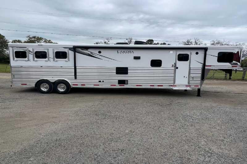 2023 Lakota Charger 8317GLQ Horse Trailer