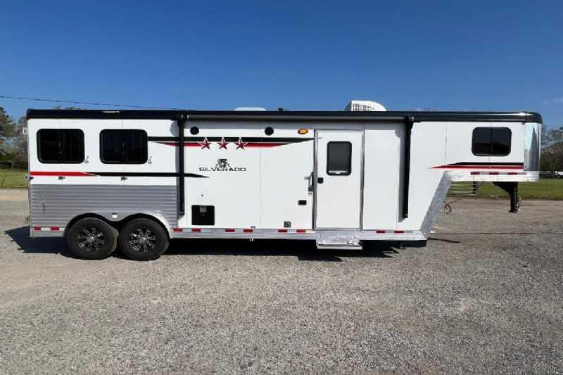 2023 Bison Trailers Silverado 8209B Horse Trailer