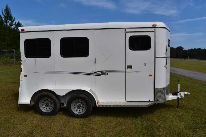 2021 Bee Trailers 2HDLX Horse Trailer 2021 Bee Trailers 2HDLX Horse Trailer