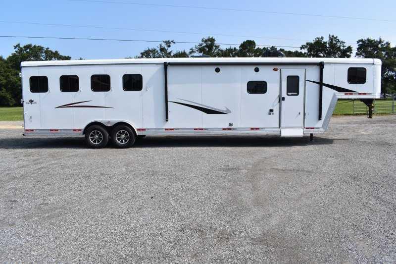 2022 Bison Trailers Desperado 8413GBSO Horse Trailer 2022 Bison Trailers Desperado 8413GBSO Horse Trailer