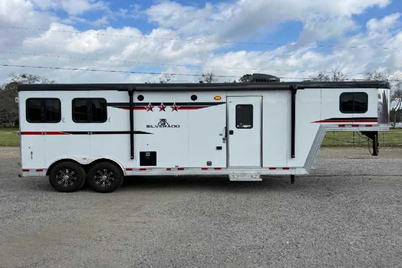 2023 Bison Trailers Silverado 8209B Horse Trailer