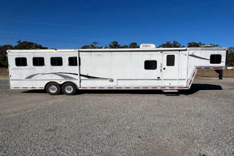 2005 Bison Trailers 8412GLQ Horse Trailer 2005 Bison Trailers 8412GLQ Horse Trailer