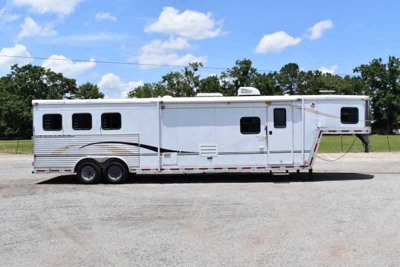 2004 Bison Trailers Stratus 8314B Horse Trailer 2004 Bison Trailers Stratus 8314B Horse Trailer