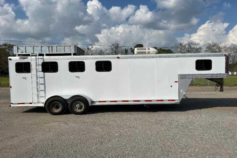 2002 Dream Chaser Trailers 7404GN Horse Trailer