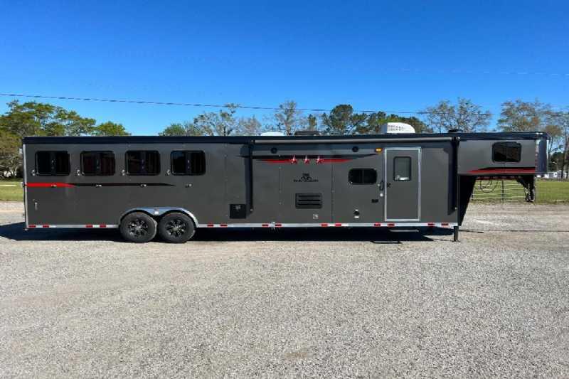 2023 Bison Trailers Ranger 8413BS Horse Trailer