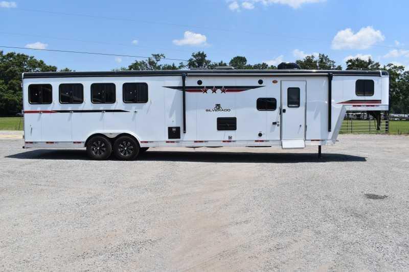 2023 Bison Trailers Silverado 8413BS Horse Trailer 2023 Bison Trailers Silverado 8413BS Horse Trailer