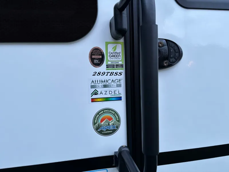 used Travel Trailers Coachmen Apex Ultra-Lite for sale, in Beckley, WV Thumbnail 3