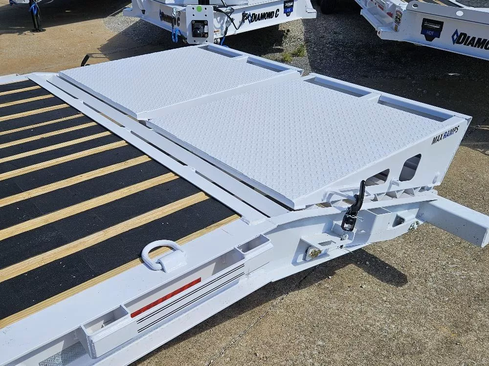 2025 Diamond C Trailers (05443) LPX-210 GN 28'X82