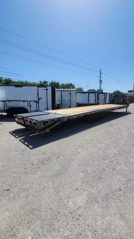 Diamond C FMAX-208 40'X102" Gooseneck (03214) Max Ramps CARBON METALLIC GRAY 