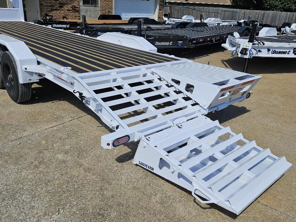 2025 Diamond C Trailers (05443) LPX-210 GN 28'X82