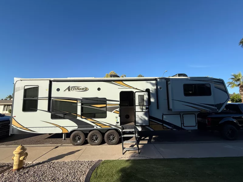 used Toy Haulers Eclipse RV Attitude for sale, in Phoenix, AZ Thumbnail 4