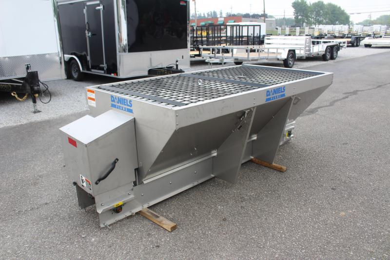 2021 DANIELS DS-200S 2CU YD STAINLESS SPREADER 2021 DANIELS DS-200S 2CU YD STAINLESS SPREADER