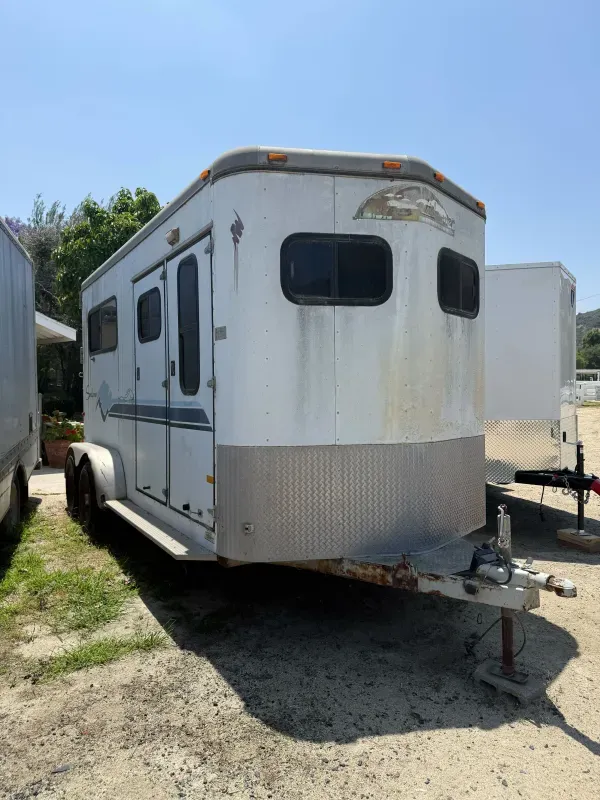 1998 Sundowner Trailers ValueLite BP Straight Load w/ Dressing Room Horse & Livestock