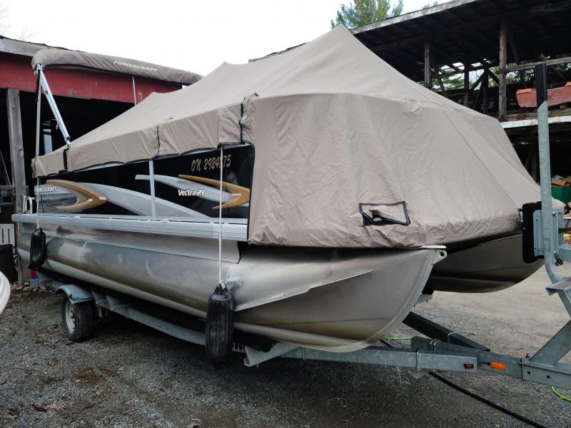 2011 Princecraft Vectra 21 Pontoon Boat with 60hp Mercury 2011 Princecraft Vectra 21 Pontoon Boat with 60hp Mercury