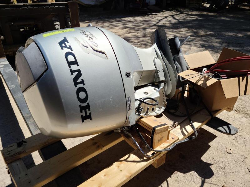 2000 Honda 90 HP 4 Stroke Outboard Motor 2000 Honda 90 HP 4 Stroke Outboard Motor