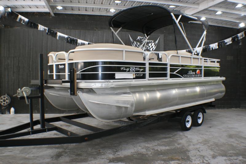 2016 Suntracker Partybarge 22 DLX Pontoon Boat 2016 Suntracker Partybarge 22 DLX Pontoon Boat