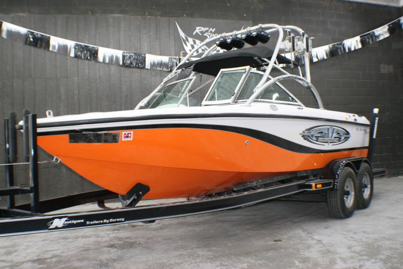 2004 Correct Craft Super Air Nautique 210 TE Ski/Wakeboard 2004 Correct Craft Super Air Nautique 210 TE Ski/Wakeboard