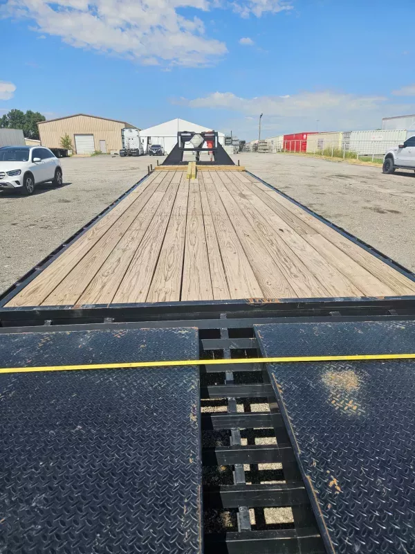 used Equipment / Flatbed Trailers Load Trail  for sale, in Fort Worth, TX Thumbnail 5