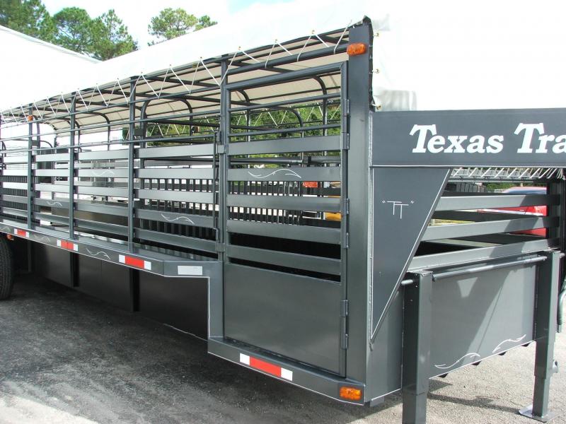 ST3221G TEXAS TRAILERS 32' GOOSENECK STOCK TRAILER W/ TRIPLE AXLES