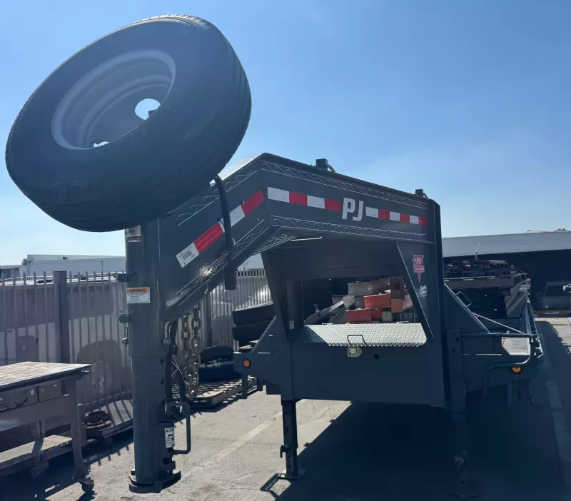 2019 PJ Trailers 40' HYDRAULIC DOVETAIL