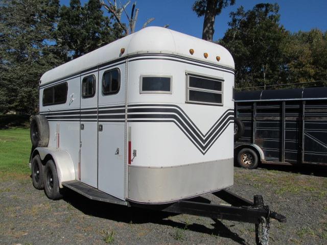 1989 Kingston Trailers Inc. Thoroughbred Deluxe with DR Horse Trailer 1989 Kingston Trailers Inc. Thoroughbred Deluxe with DR Horse Trailer