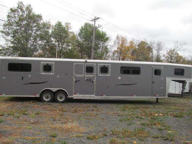 Trailers USA Inc. Patriot 6H Head to Head with Dressing Room Horse Trailer Trailers USA Inc. Patriot 6H Head to Head with Dressing Room Horse Trailer