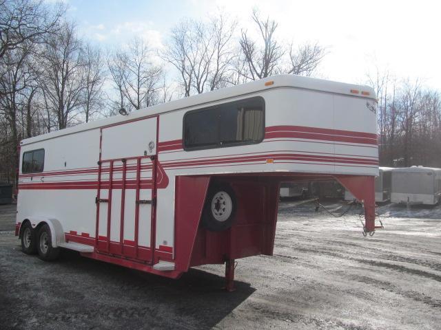 2002 Hawk Trailers 2 Plus 1 Gooseneck Horse Trailer 2002 Hawk Trailers 2 Plus 1 Gooseneck Horse Trailer