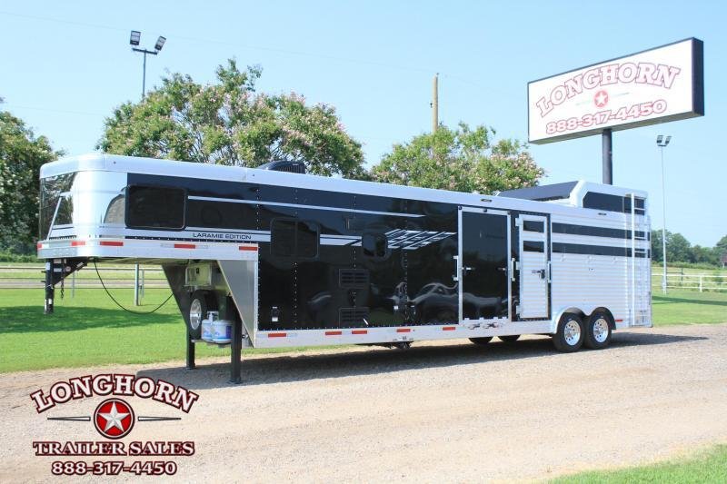 2022 SMC Horse Trailers 9' Lq Stock Combo / Midtack 2022 SMC Horse Trailers 9' Lq Stock Combo / Midtack