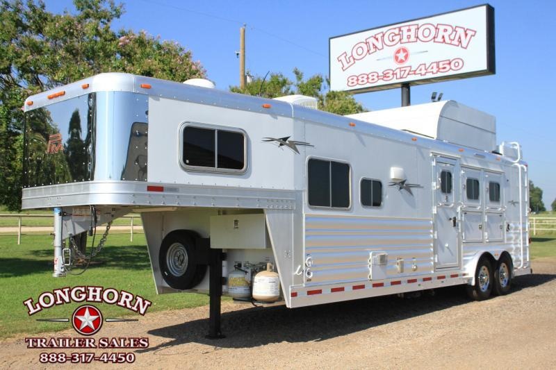 2016 Platinum Coach 3 Horse 10'8' Lq w/ Generator Horse Trailer 2016 Platinum Coach 3 Horse 10'8' Lq w/ Generator Horse Trailer