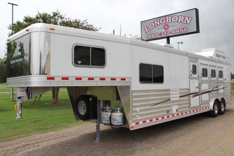 2020 Elite 4 Horse 10.8 Living Quarter with Generator 2020 Elite 4 Horse 10.8 Living Quarter with Generator