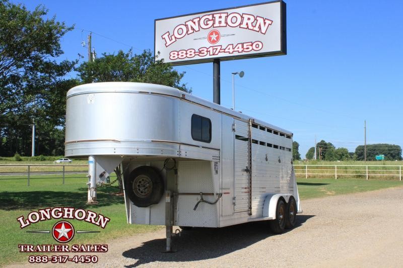 2004 W-W Trailer 3 Horse Gn / Front Dressing Room 2004 W-W Trailer 3 Horse Gn / Front Dressing Room