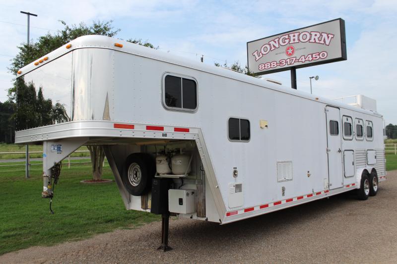 2000 Featherlite 4 Horse 12' Living Quarter 2000 Featherlite 4 Horse 12' Living Quarter