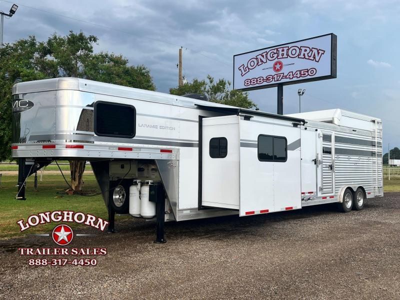 2022 SMC Horse Trailers 11' Lq Stock Combo / Slide out Midtack 2022 SMC Horse Trailers 11' Lq Stock Combo / Slide out Midtack