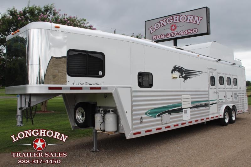 2003 Bloomer 4 Horse 14ft Living Quarter with Haypod 2003 Bloomer 4 Horse 14ft Living Quarter with Haypod