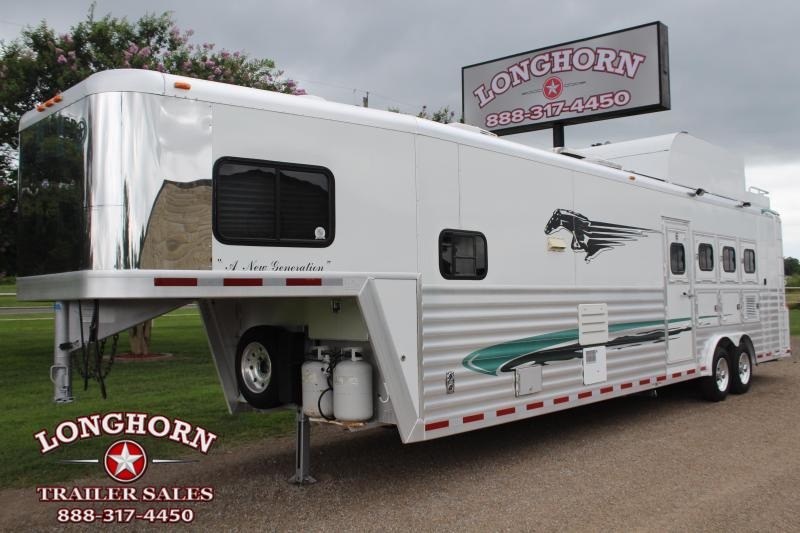 2003 Bloomer 4 Horse 14ft Living Quarter with Haypod 2003 Bloomer 4 Horse 14ft Living Quarter with Haypod
