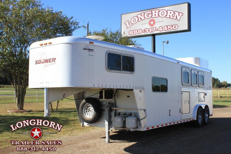 2000 Sooner 3 Horse with 8ft LQ w/ Generator 2000 Sooner 3 Horse with 8ft LQ w/ Generator