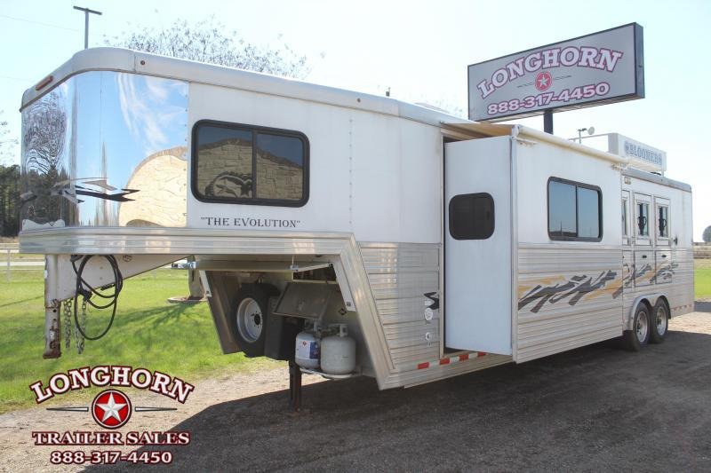 2011 Bloomer 3 Horse 14ft Shortwall with Slide Horse Trailer 2011 Bloomer 3 Horse 14ft Shortwall with Slide Horse Trailer