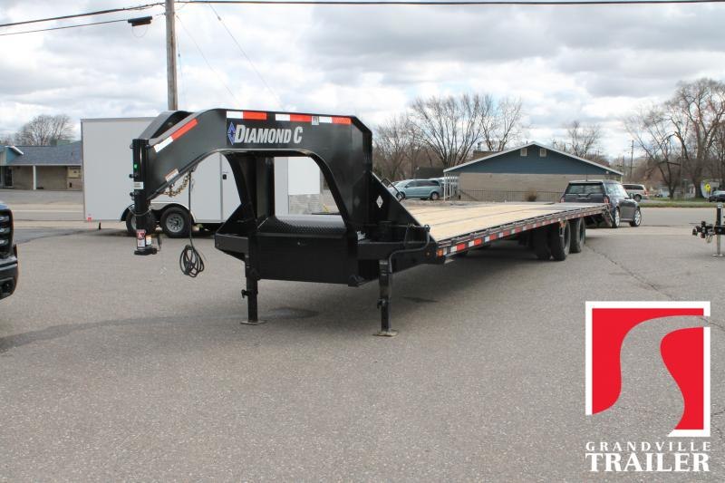 2022 Diamond C Trailers Fmax212MR32x01 Equipment Trailer 2022 Diamond C Trailers Fmax212MR32x01 Equipment Trailer
