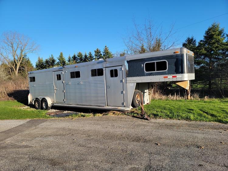 2000 4-Star 4 Horse Head to Head Trailer 2000 4-Star 4 Horse Head to Head Trailer